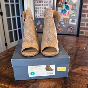 Universal Thread Tan Peep-Toe Heeled Boots